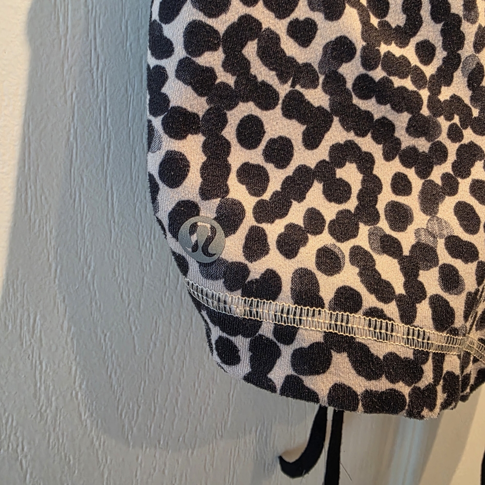 Lululemon Athletica Beige Patterned Shorts - Picture 4 of 5